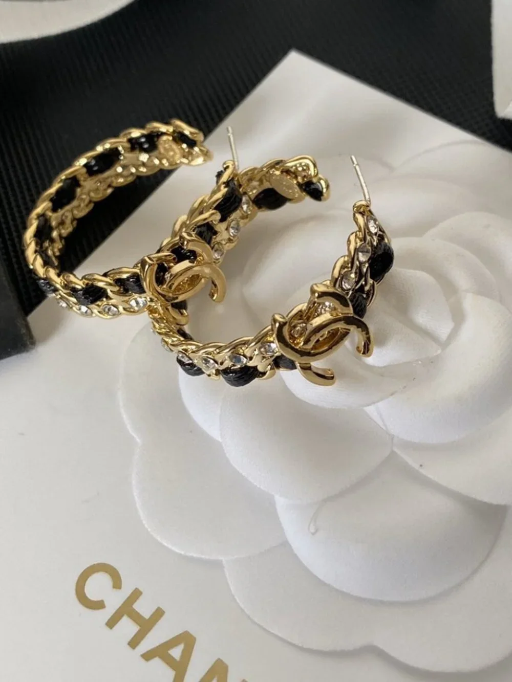 ✨ CHANEL- Gold and Black Chain-Link HoopEarrings ✨ - Picture 5 of 5